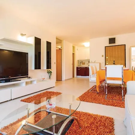 1 Bedroom In * ニヴィーチェ