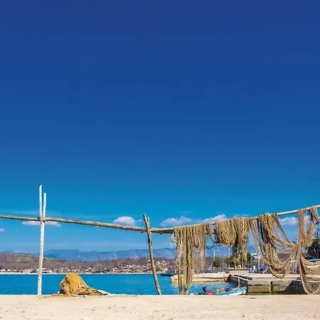 アパート 1 Bedroom In ニヴィーチェ