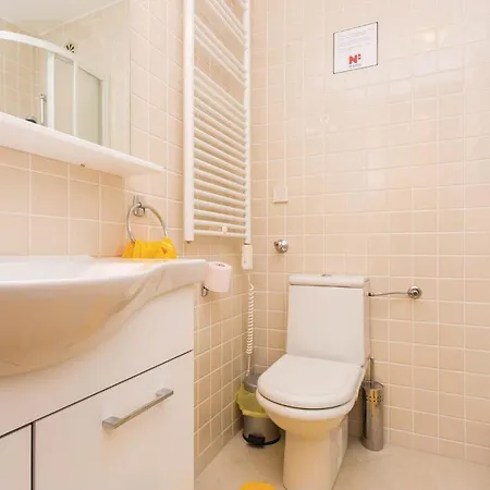 アパート 1 Bedroom In ニヴィーチェ